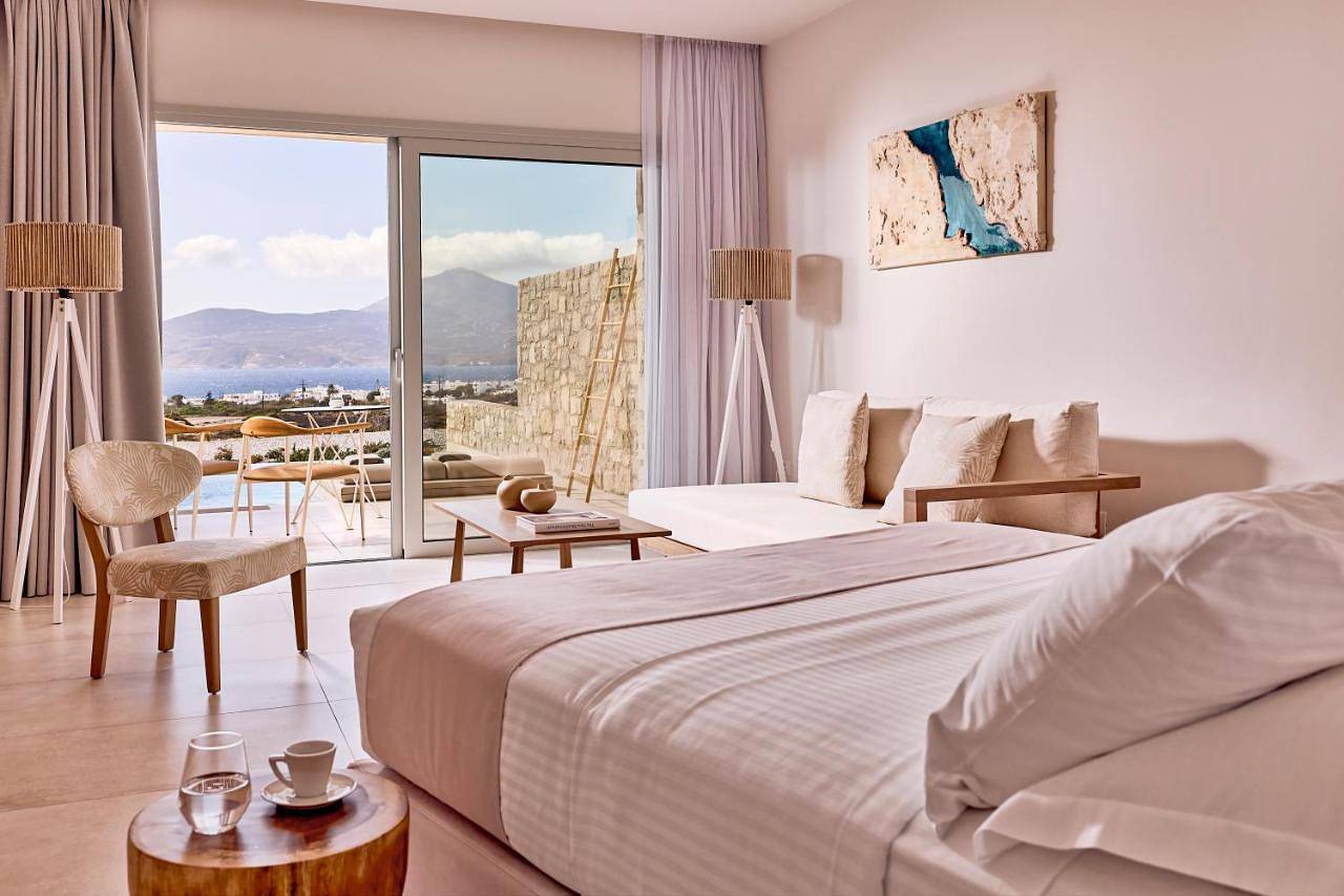 Seaview Suite with Private Pool in Milos