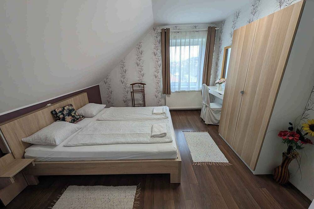 Ganze Wohnung, Ferienwohnung klimatisiert, ruhige, stille Umgebung mit wunderschönem Blick auf den Binnensee. in Tihany, Balatonfüredi járás