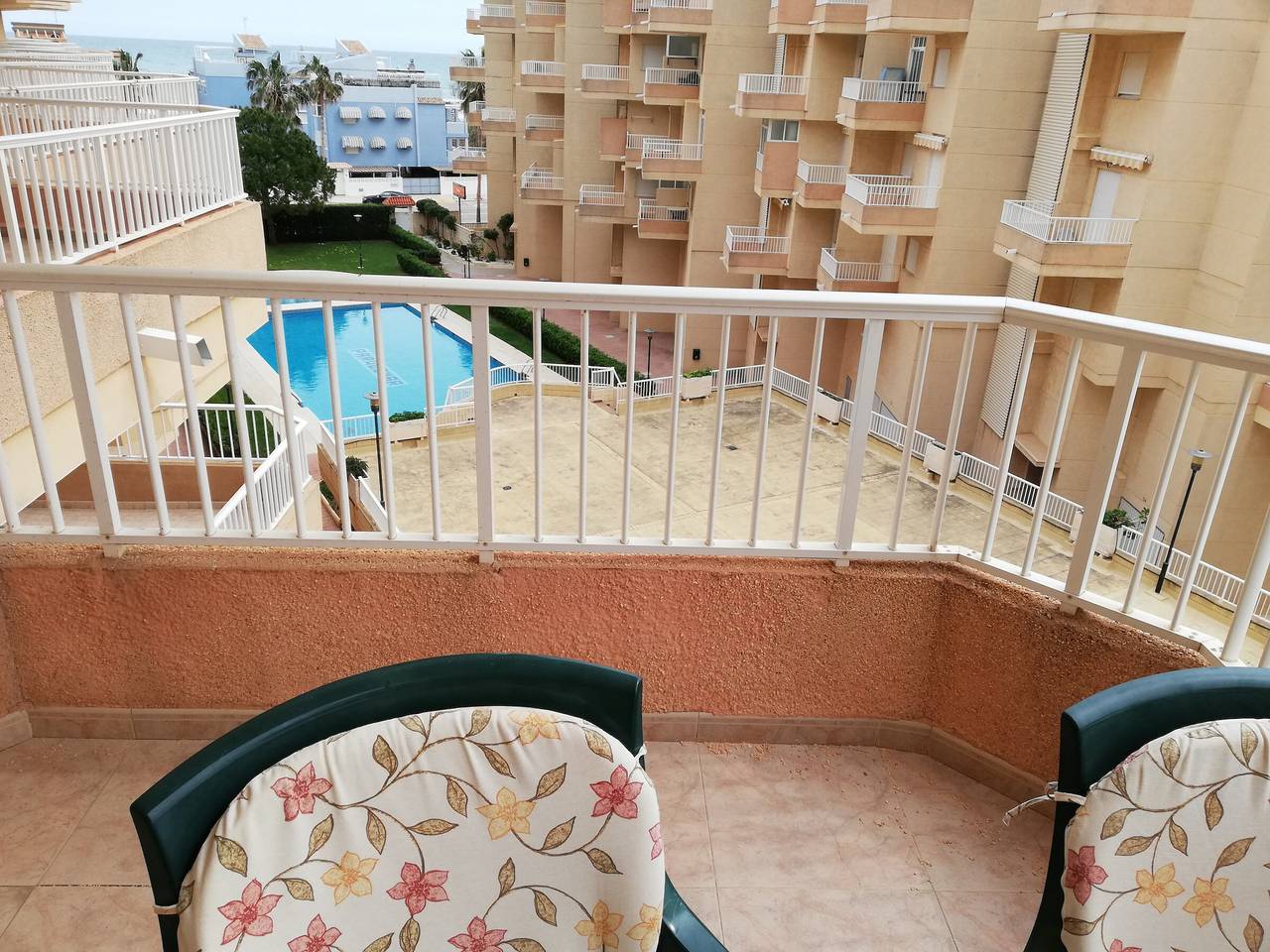 Apartamento entero, Apartamento con Terraza y Aparcamiento a 65m de la Playa in Playa Xeraco, Jaraco