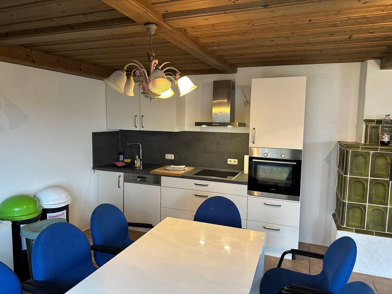 Ganze Ferienwohnung, 4 Zimmer/ Moderner Alpen-Chic trifft Tradition bei München (Eg-R) in Penzberg, Pfaffenwinkel