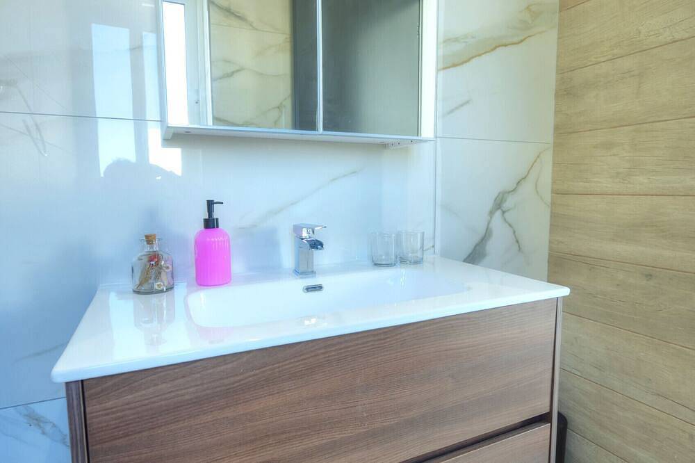 Apartamento inteiro, Elegant 2 bedrooms, large sun terrace, pool Gcat1-1 in Swieqi, Ilha de Malta