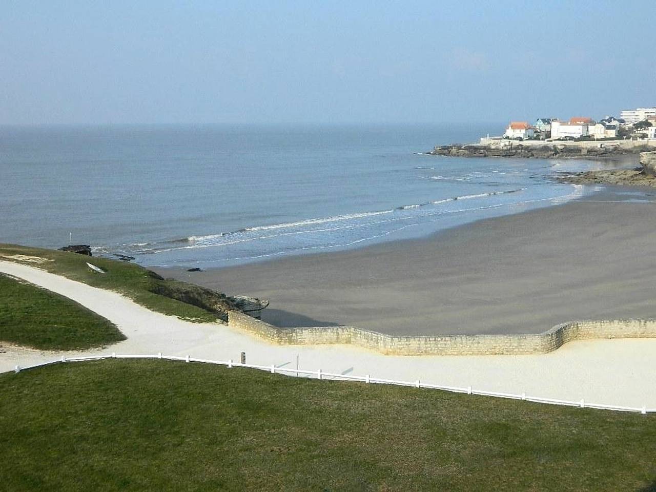 Entire apartment, Large duplex in Royan for 8 people with terrace and parking in Royan, Côte de Beauté
