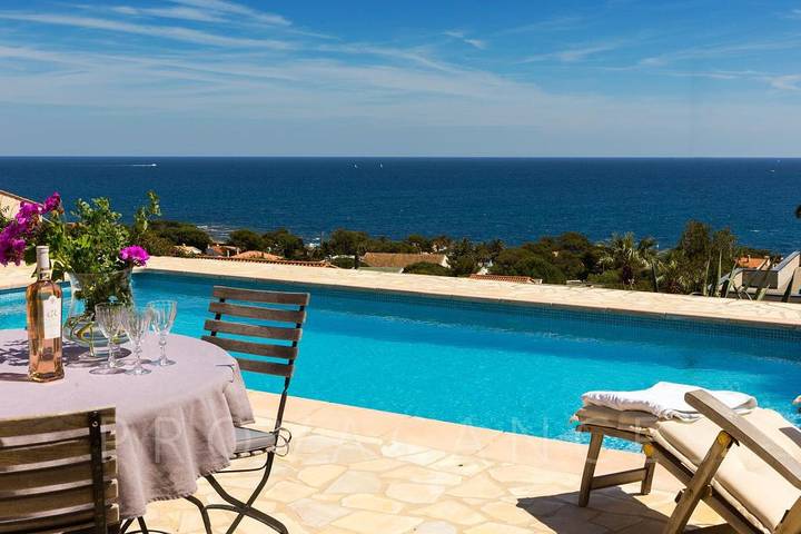 Villa pour 4 personnes, avec balcon/terrasse et piscine à Roquebrune-sur-Argens