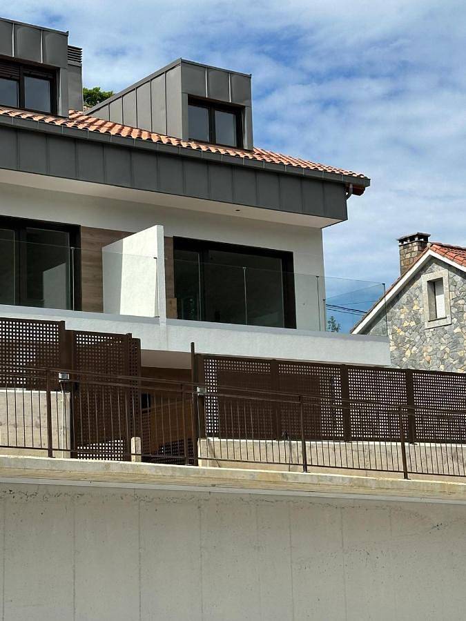 Apartamento para 6 personas, con piscina además de jardín y vistas en Caravia