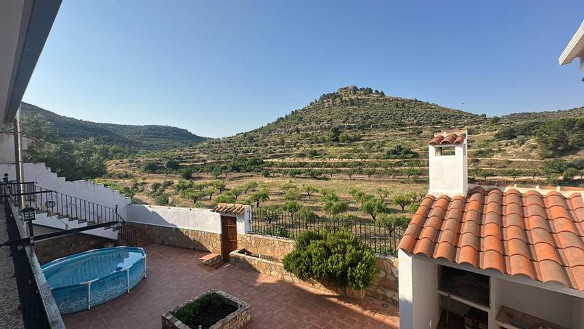 Casa rural para 10 personas, con vistas además de jardín y balcón, Familias con niños en Alatoz
