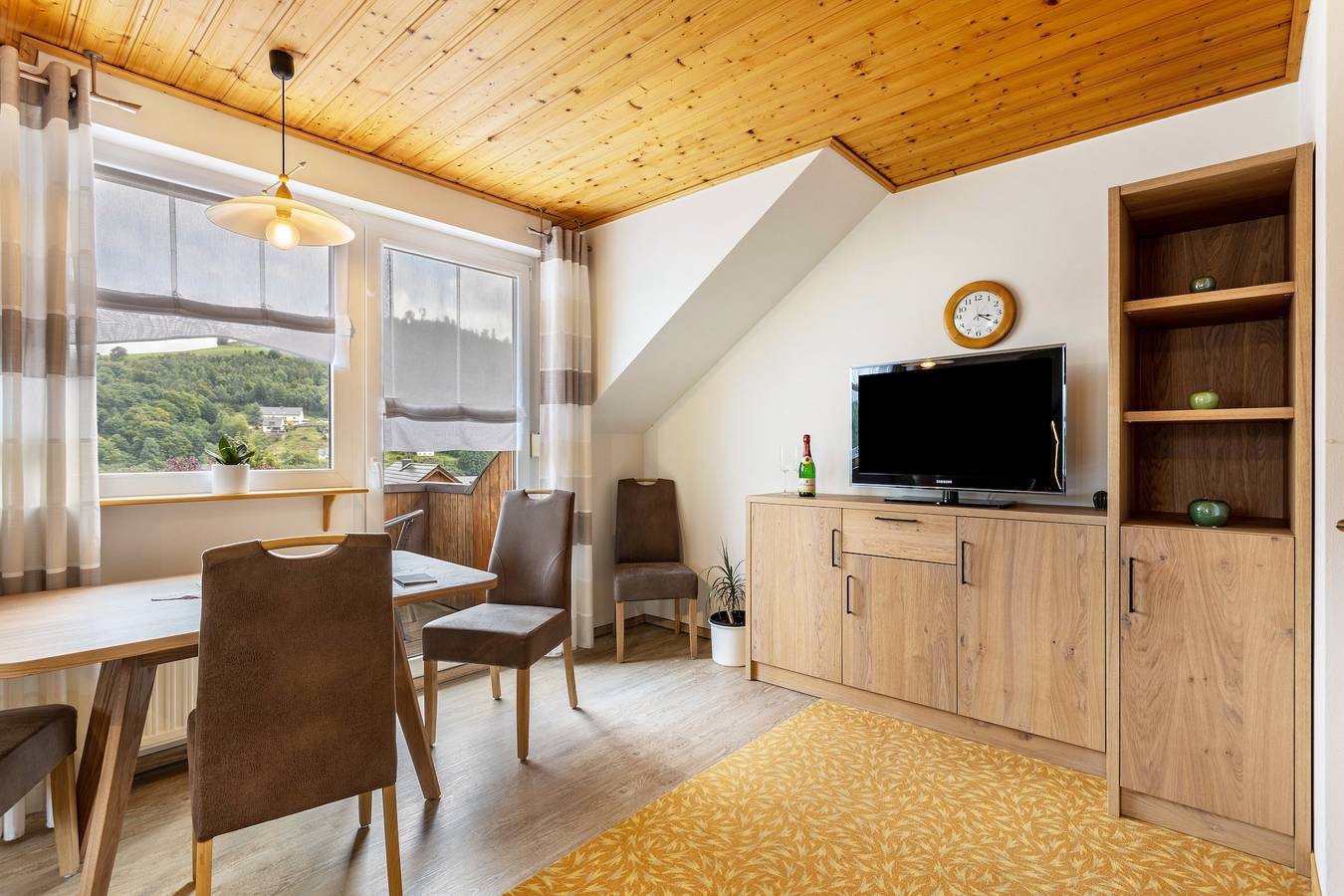Geheel appartement, Appartement 'Ferienwohnung Typ 1' met Uitzicht op de Bergen, Gedeeld Terras en Wifi in Schwalefeld, Willingen