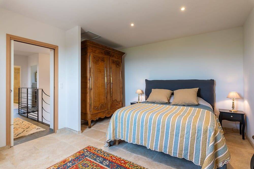 Viens, 4-Bett-Haus, 12m Pool, unglaubliche Aussicht, Spaziergang zum Dorf in Viens, Regionaler Naturpark Luberon