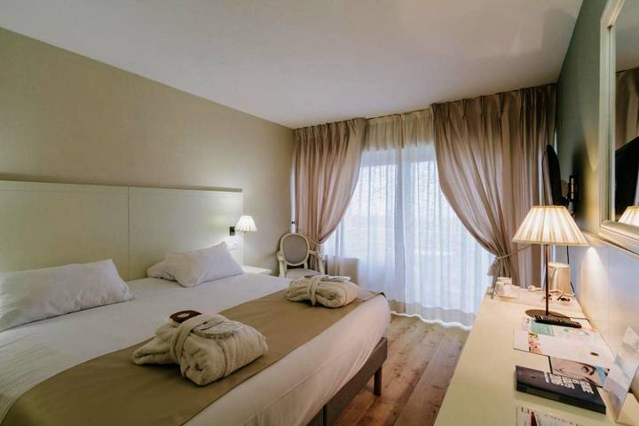 Hôtel pour 2 personnes, avec Jacuzzi et Terrasse ainsi que Jardin et Sauna