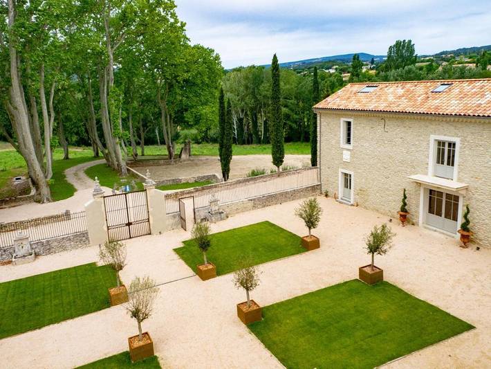 Chambre d’hôte pour 34 personnes, avec vue ainsi que jardin et piscine dans Dentelles de Montmirail - 2