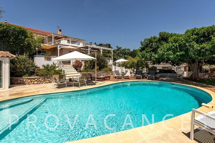Villa pour 14 personnes, avec jardin et piscine, animaux acceptés à Vallauris