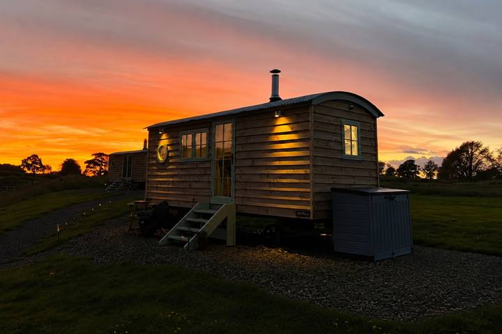Chalet for 2 people, with Hot tub and Garden in Devon