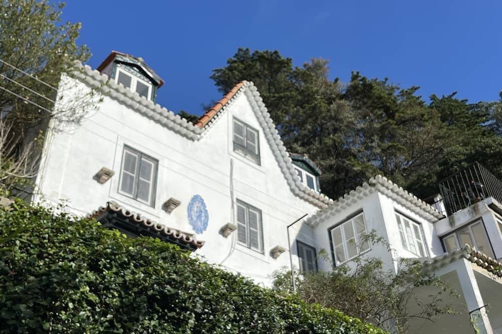 Romantic Challet in Old Town Sintra With Views. Pets are Welcome! in São Martinho (Sintra), Sintra