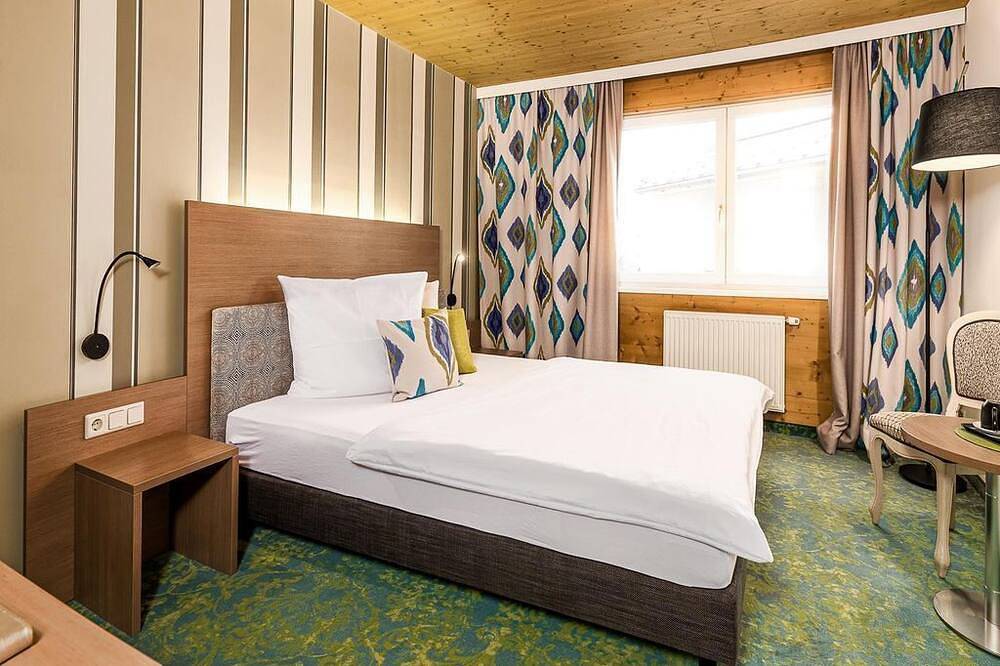 Doppelzimmer \"Komfort\" Vintage - Designhotel Die Hindenburg in Saalfelden, Saalfelden am Steinernen Meer