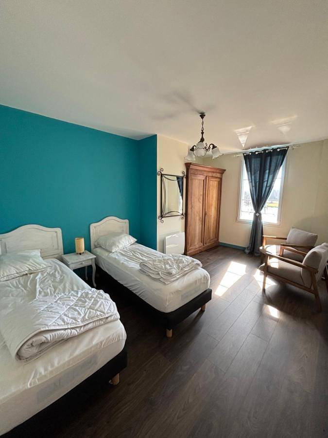 Location de vacances pour 8 personnes, avec vue sur le lac et vue ainsi que jardin et terrasse à Beaubery - 2