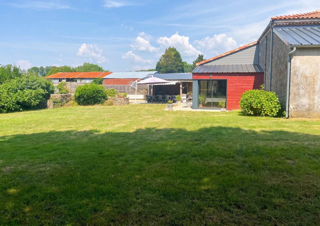 Spacieuse Maison à Pouzauges - Accueille 14 Personnes in Pouzauges, Fontenay-le-Comte