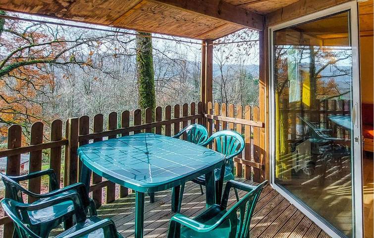 Location de vacances pour 5 personnes, avec jardin et piscine, animaux acceptés à Altillac - 2