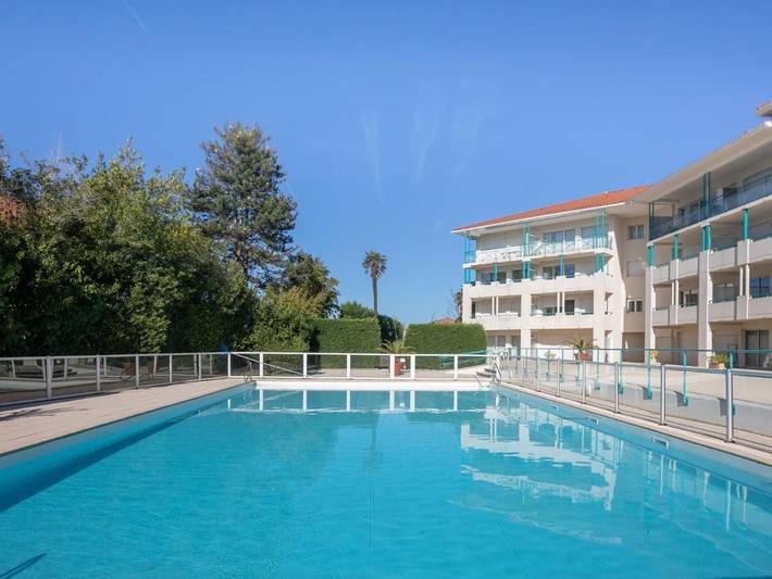Gîte pour 4 personnes, avec terrasse et piscine dans Golf De La Nivelle
