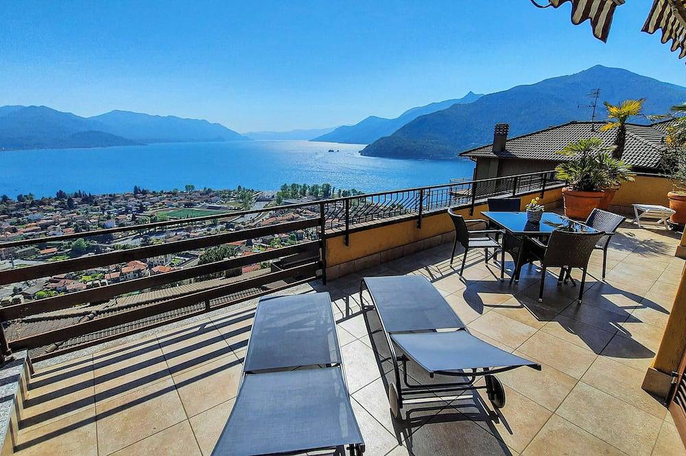 Entire apartment, 3-room apartment with large sunny balcony, pool & dream lake view in Veddo, Maccagno con Pino e Veddasca