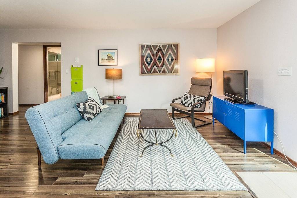 Ganze Wohnung, Modernes, wunderschön gelegenes Reed College Apartment mit 2 Schlafzimmern und eigener Terrasse in Portland, Multnomah County