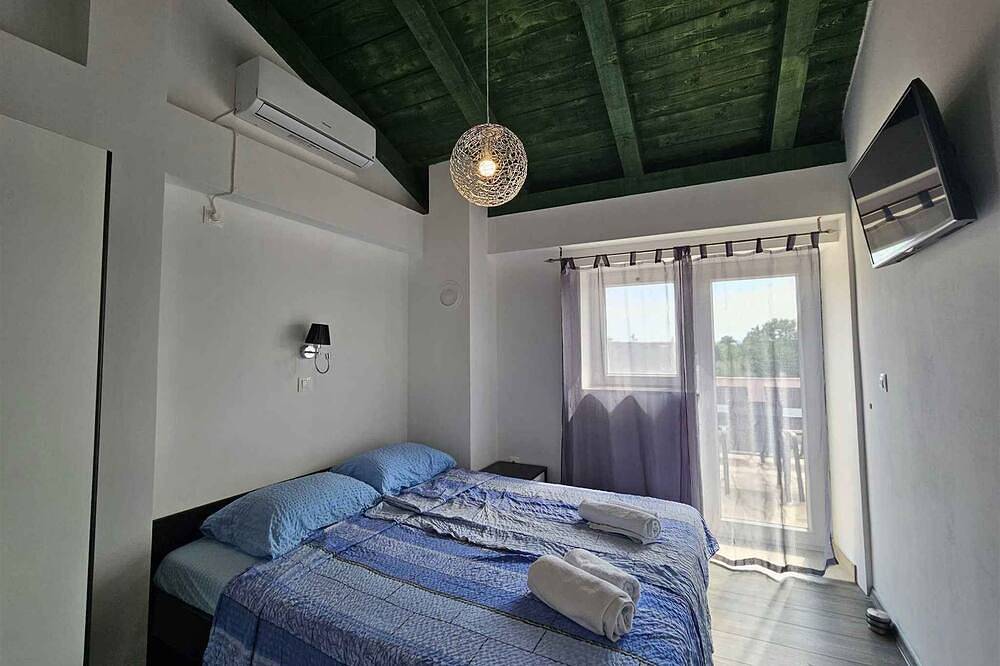 Ferienhaus mit Terrasse für 2 Personen in Malinska-Dubašnica, Krk