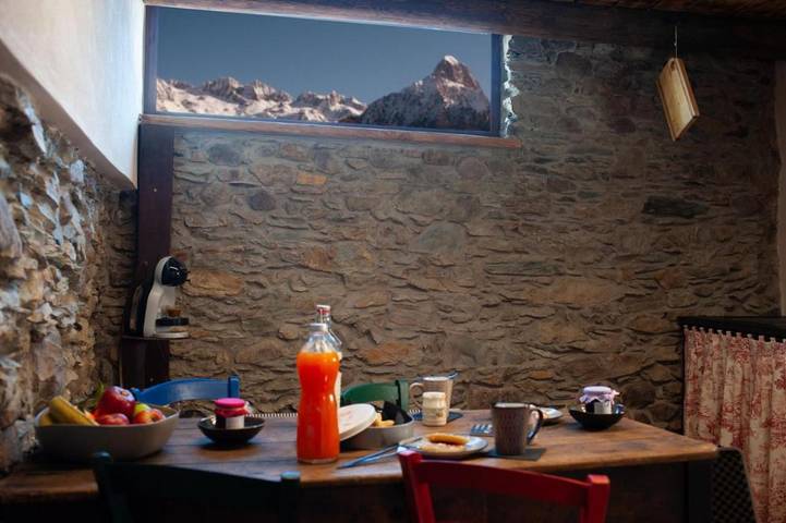 Location de vacances pour 3 personnes, avec jacuzzi ainsi que balcon et piscine à Capo di Ponte - 2