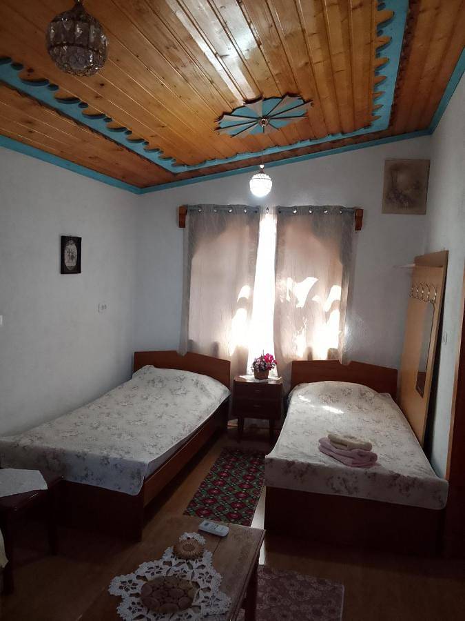 Maison d’hôte pour 6 personnes, avec jardin ainsi que vue et terrasse dans Gjirokastër - 3