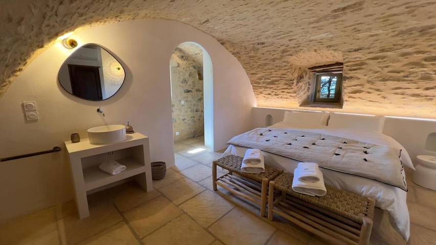 Location de vacances pour 6 personnes, avec jardin ainsi que vue et piscine à Sabran - 2