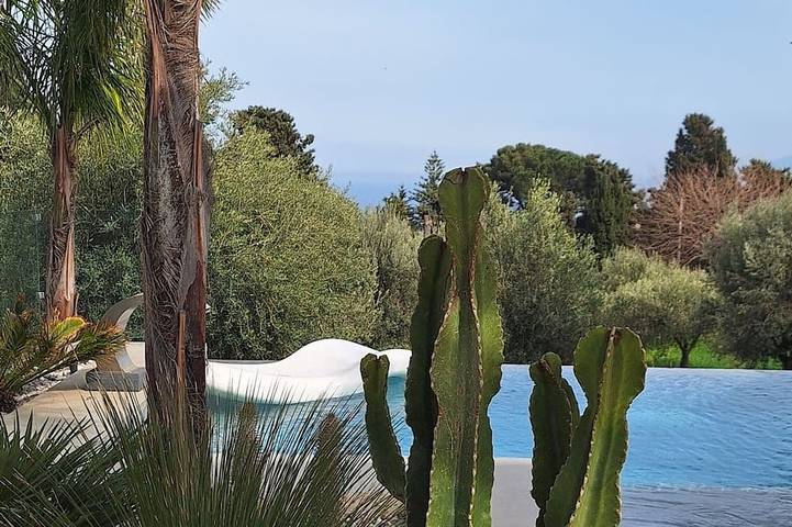 Villa für 12 Personen, mit Balkon und Whirlpool sowie Garten