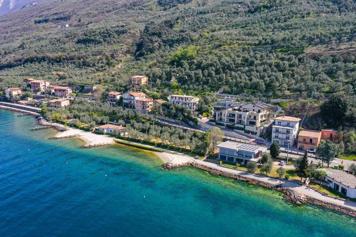 Ferienwohnung für 4 Personen, mit Balkon und Seeblick in Brenzone