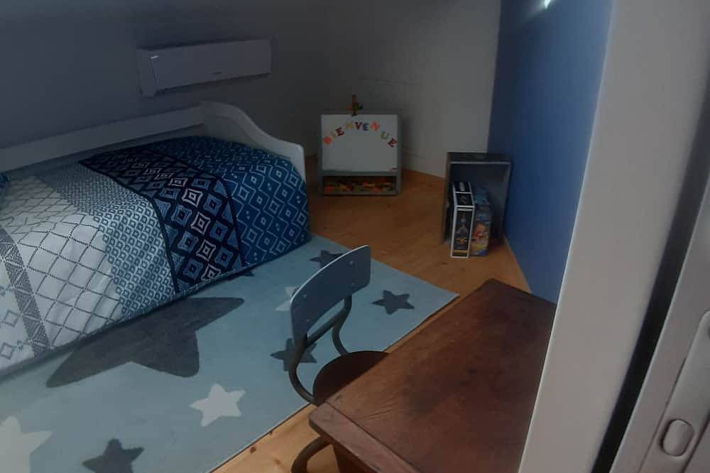 Accommodation In A Renovated Ardechoise Farmhouse In The Heart Of The Ardeche Region in Saint-Laurent-du-Pape, Privas (arrondissement)