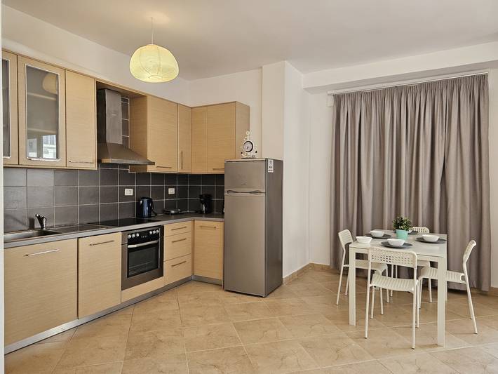 Ganze Wohnung, Ferienwohnung für 5 Personen mit Balkon in Sarandë, Vlorë
