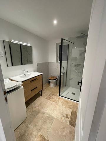 Gîte pour 4 personnes, avec piscine et jardin ainsi que terrasse et vue à Puymiclan