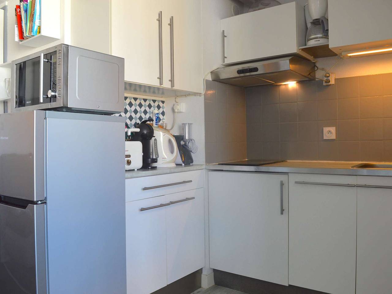 Appartement entier, Appartement rénové 2 pièces + mezzanine, piscine, parking, proche plage in Narbonne Plage, Narbonne