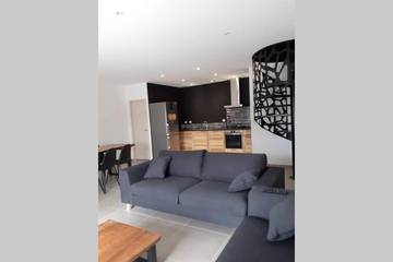 Gîte pour 9 personnes, avec vue et terrasse à Saint-Front