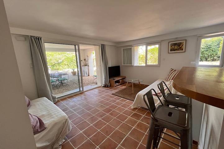Superbe rez de Villa Avec Piscine Privée Entre Plage du Bestouan et Calanques in Cassis, Parque nacional de las Calanques