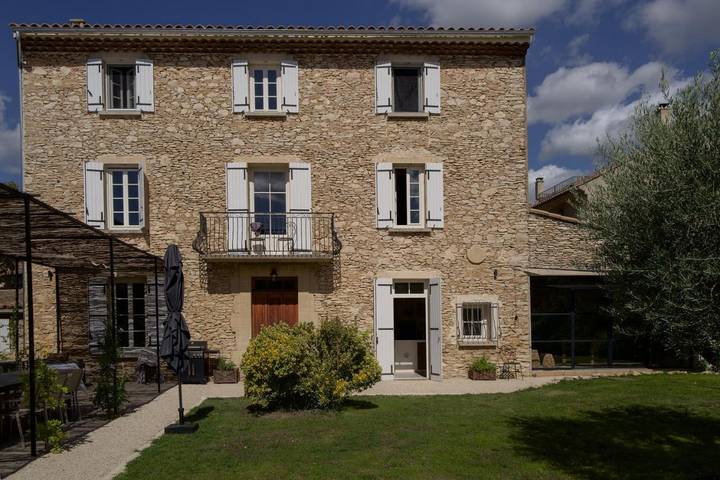 Location de vacances pour 8 personnes, avec vue ainsi que piscine et jardin à Villes-sur-Auzon - 2