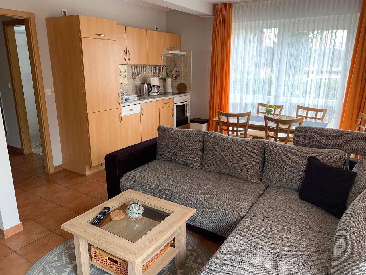 Ganze Ferienwohnung, Maisonettenwohnung mit Wendeltreppe zu den Schlafzimmern mit Seeblick in Rheinsberger See, Rheinsberg