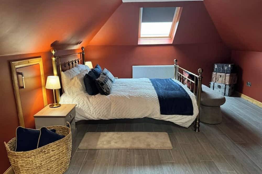 Beautiful Scottish mews with hot tub in Firth Of Clyde