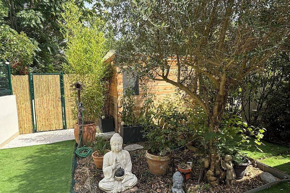 A quiet spot 5 minutes from Uzes with jacuzzi, swimming pool, hiking, cycling ... in Serviers-et-Labaume, Nimes und Umgebung