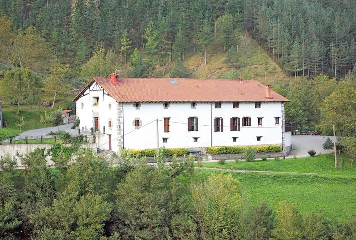 Casa rural para 12 personas, con jardín en Goyerri - 2