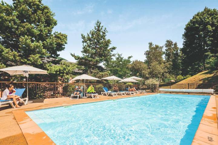 Location de vacances pour 2 personnes, avec Balcon ainsi que Terrasse et Piscine à Ax-les-Thermes