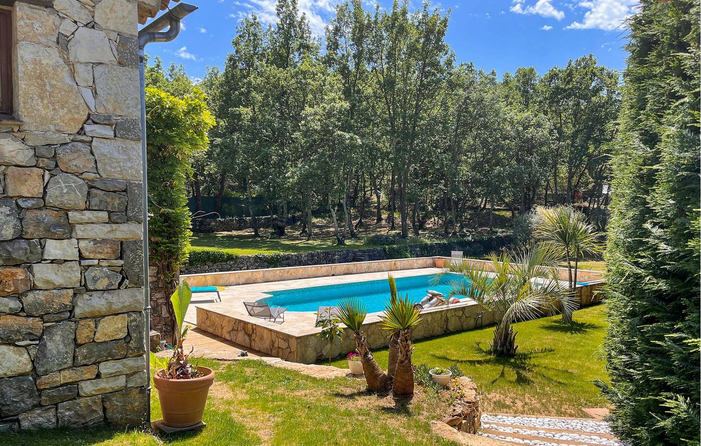 Acogedor apartamento con piscina y aparcamiento, a 1,5 km del río La Camandre in Fayenza, Region de Draguignan