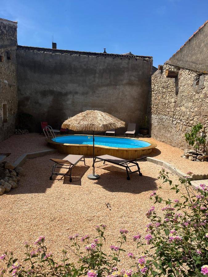 Chambre d’hôte pour 2 personnes, avec piscine ainsi que vue et jardin à Sallèles-d'Aude - 4