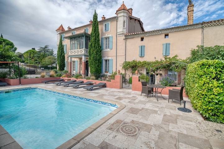 Gîte pour 15 personnes, avec Balcon ainsi que Jardin et Bassin pour enfant dans Lauragais