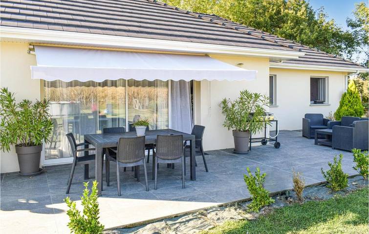 Location de vacances pour 7 personnes, avec Piscine à Coueilles