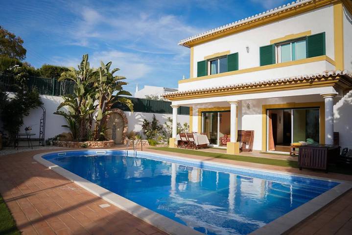 Villa para 18 pessoas, com Varanda e Terraço e ainda Jardim and Piscina em Alvor