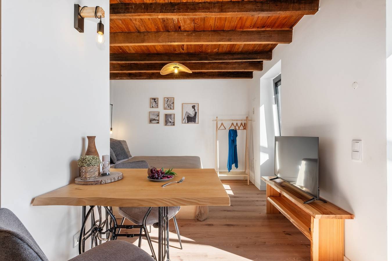 Ganzes Studio, Studio-Apartment 'Ocean View Rock House' mit Balkon und Wlan in Caniço, Madeira