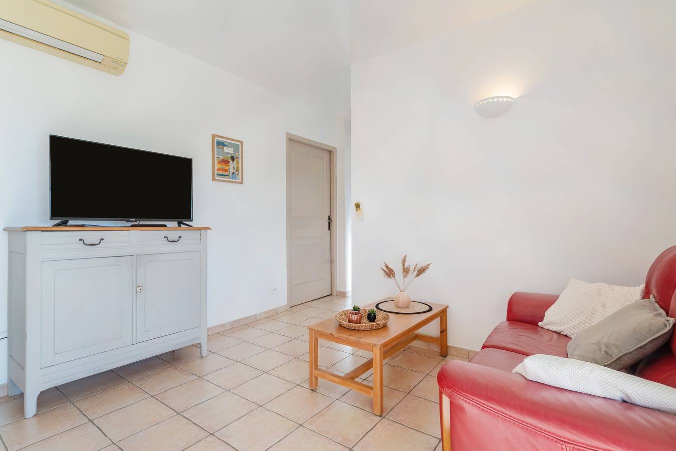 Gîte 'Le Petit Étang' avec piscine partagée, terrasse privée et climatisation in Gréoux-les-Bains, Parc naturel régional du Verdon