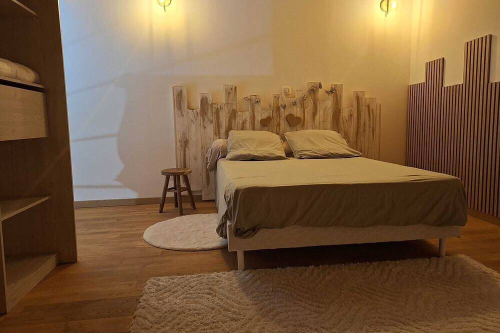 Entire apartment, In the heart of olive groves and lavender fields, near the Gorges du Verdon! in Valensole, Verdon Regional Natural Park
