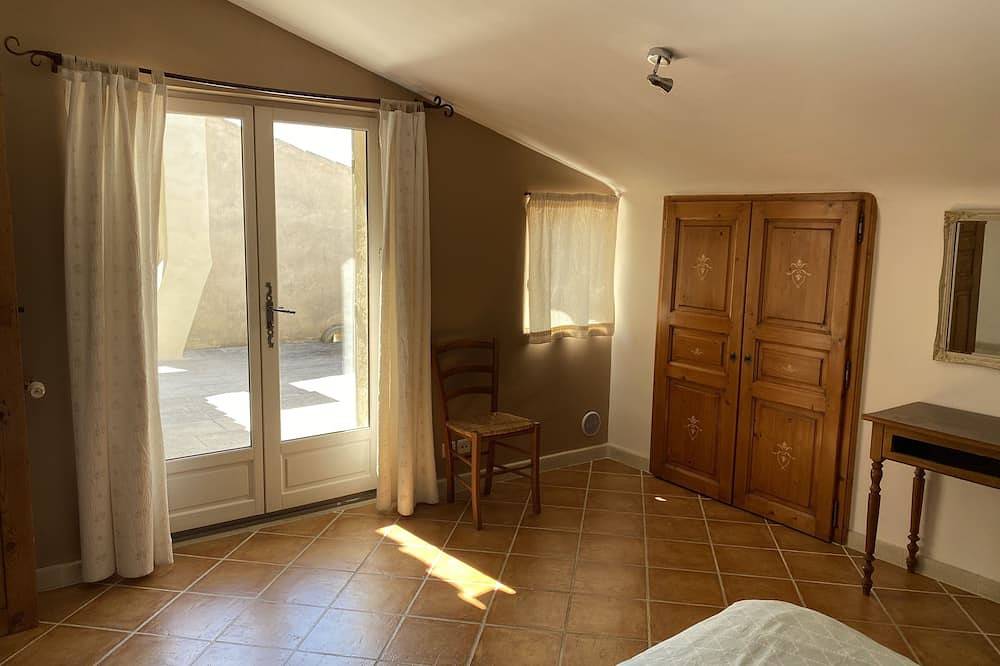 Les-pepites-de-Badou.fr present La Graviere -Classified 4 *- in Le Barroux, Parque natural regional del Mont Ventoux